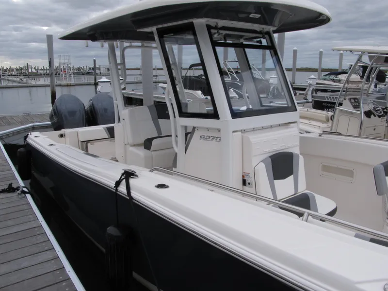 Slide: The Image of Robalo R270 2023 - 8