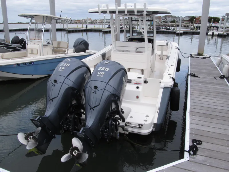 Slide: The Image of Robalo R270 2023 - 4