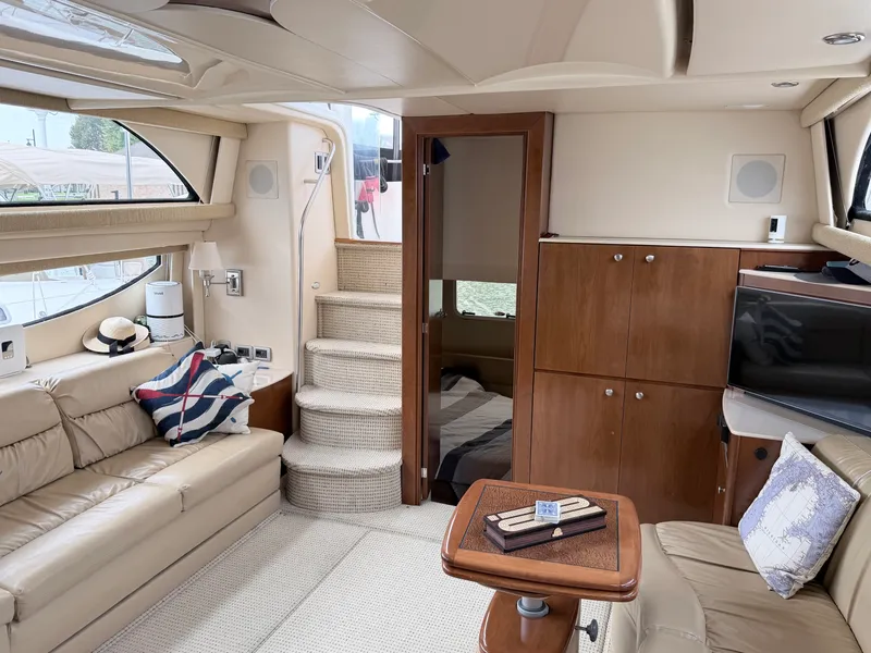 Slide: The Image of Meridian 368 MOTORYACHT 2005 - 33