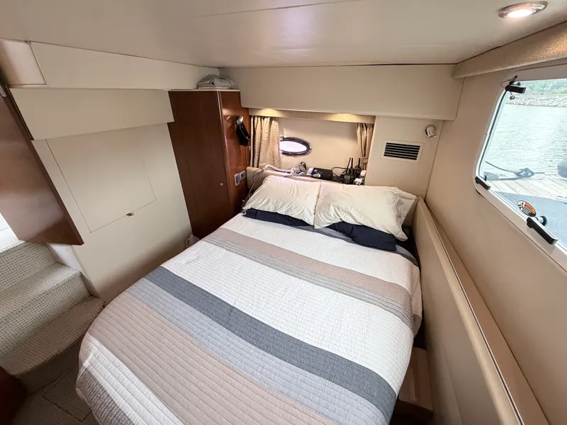 Slide: The Image of Meridian 368 MOTORYACHT 2005 - 39