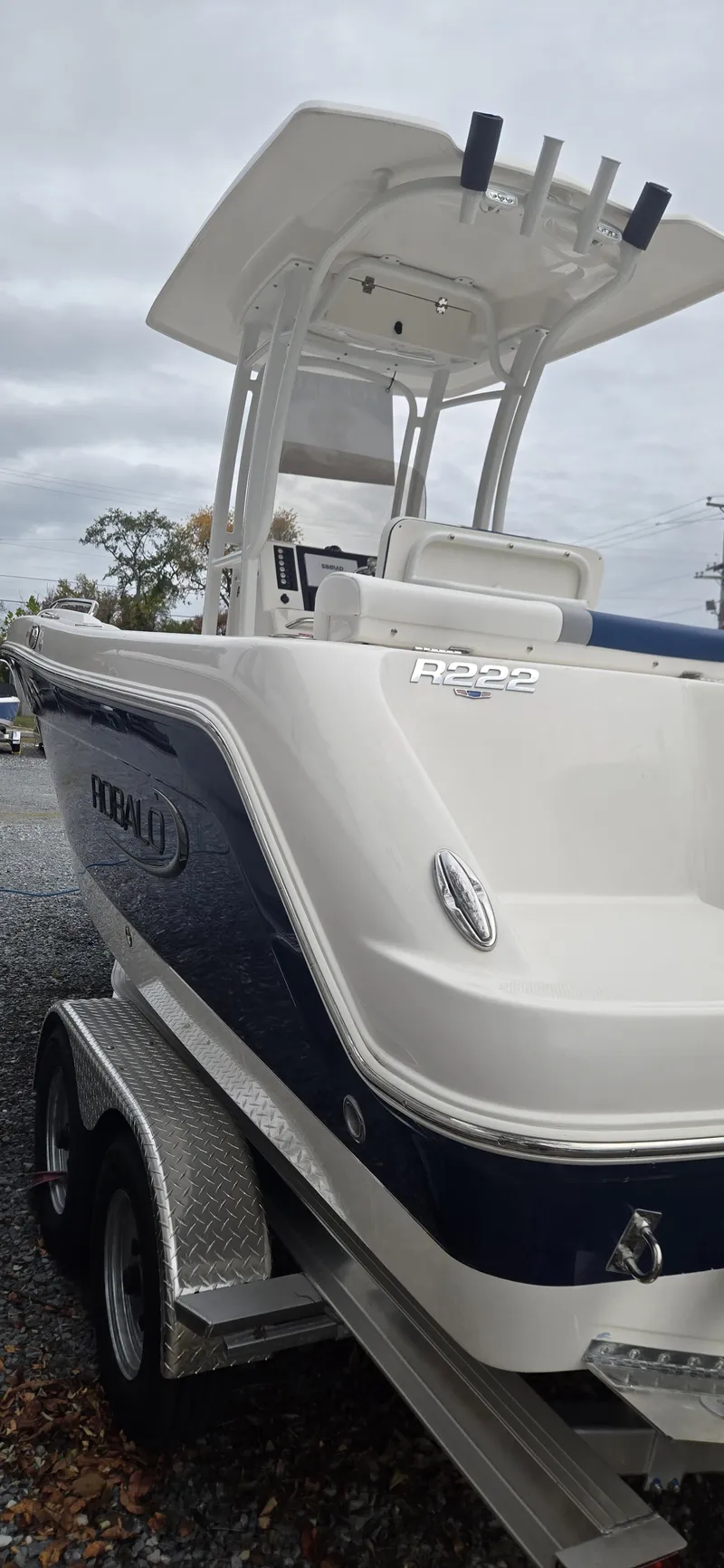 Slide: The Image of Robalo R222 2026 - 43