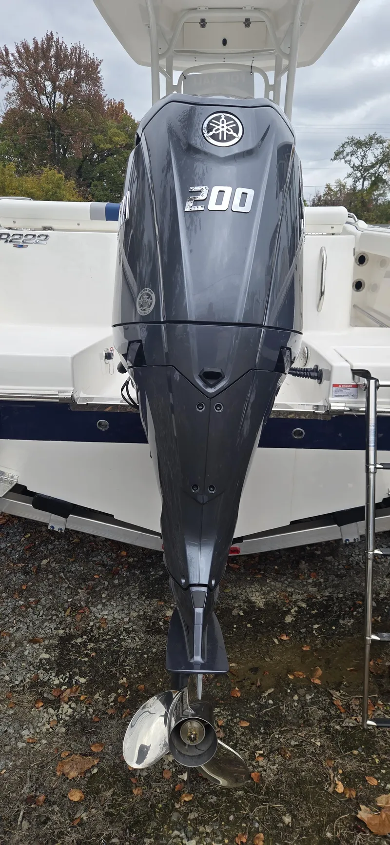 Slide: The Image of Robalo R222 2026 - 36