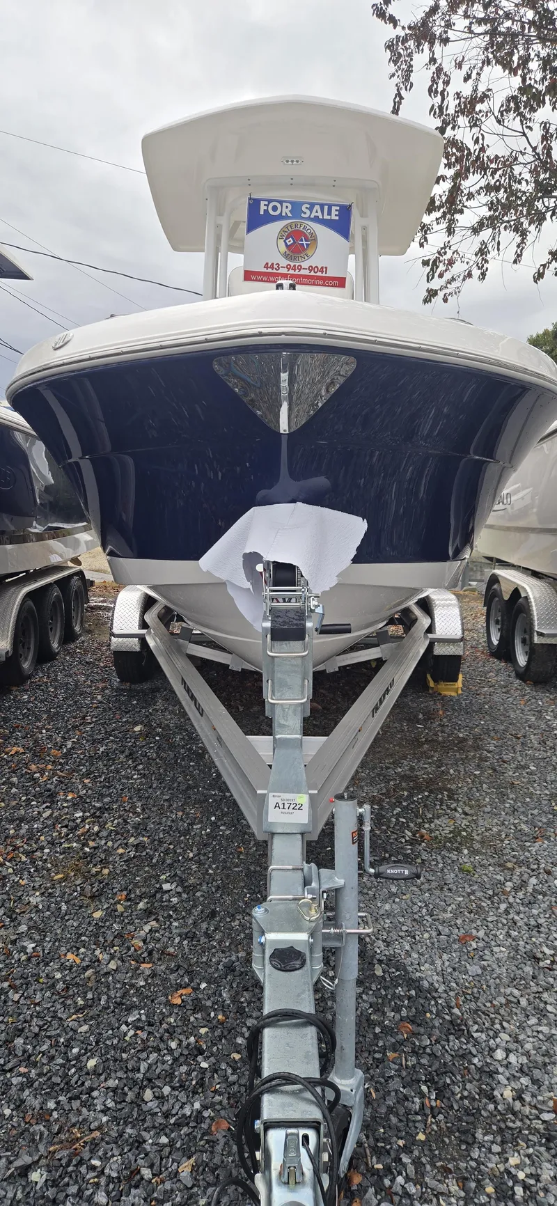 Slide: The Image of Robalo R222 2026 - 40