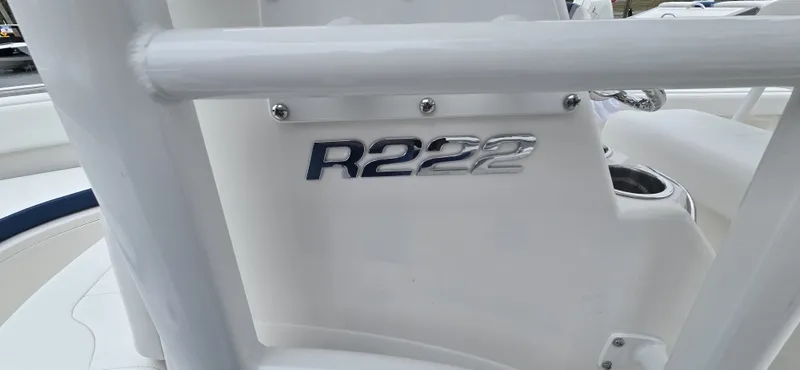 Slide: The Image of Robalo R222 2026 - 6