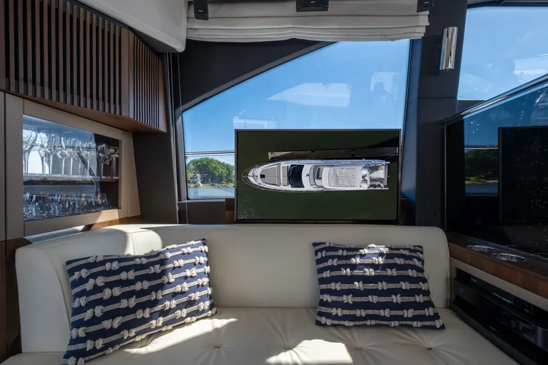 Slide: The Image of Azimut 50 FLY 2018 - 19