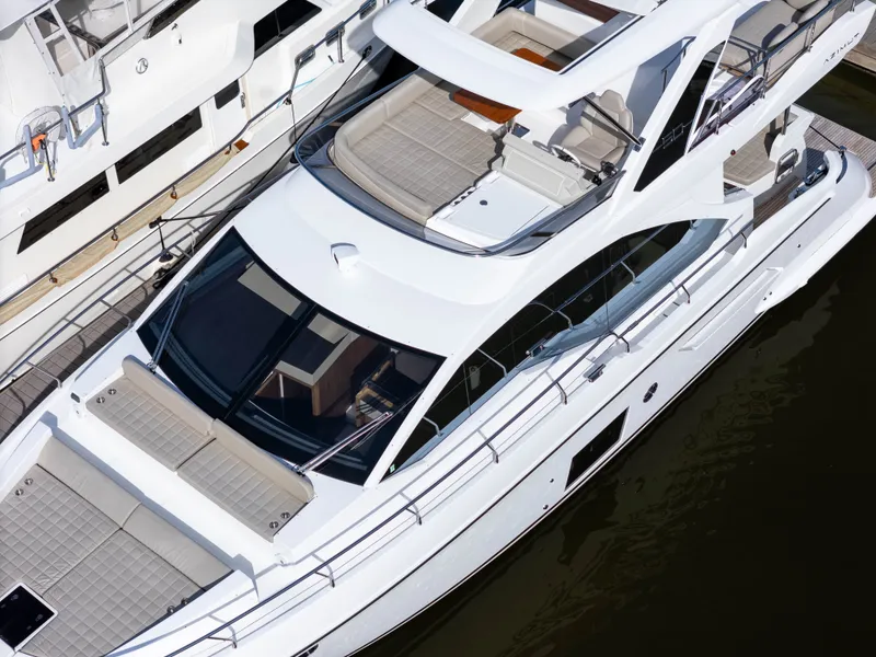 Slide: The Image of Azimut 50 FLY 2018 - 37