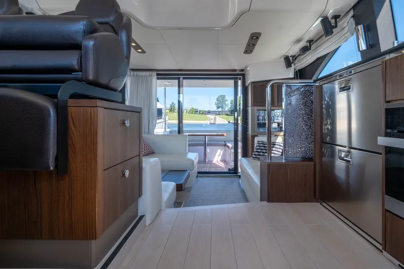 Slide: The Image of Azimut 50 FLY 2018 - 22