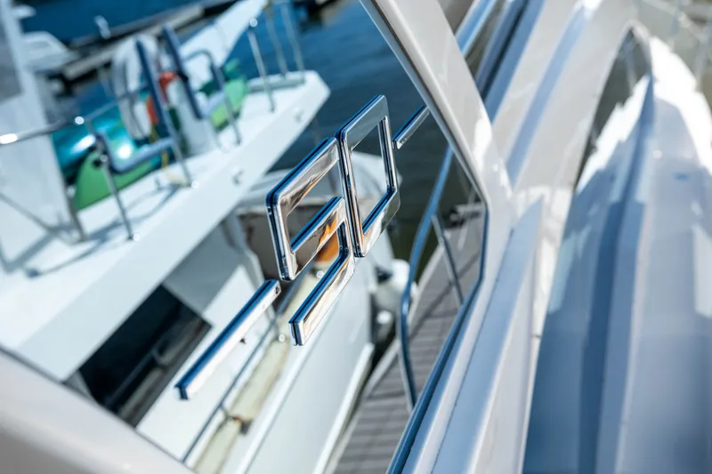 Slide: The Image of Azimut 50 FLY 2018 - 43