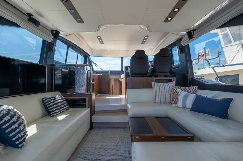 Slide: The Image of Azimut 50 FLY 2018 - 16