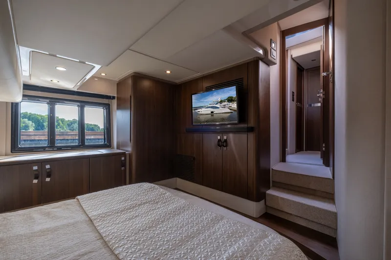 Slide: The Image of Azimut 50 FLY 2018 - 30
