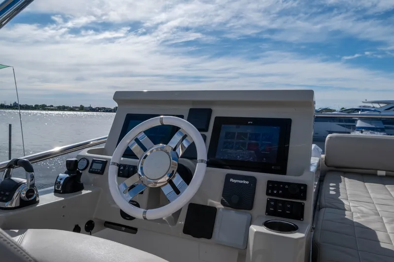 Slide: The Image of Azimut 50 FLY 2018 - 14
