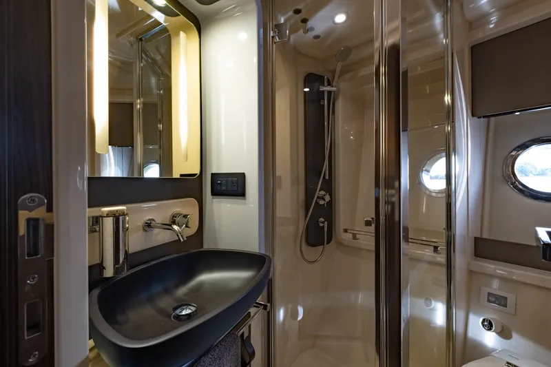 Slide: The Image of Azimut 50 FLY 2018 - 27