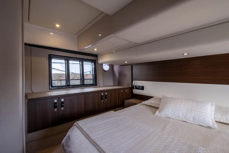 Slide: The Image of Azimut 50 FLY 2018 - 31