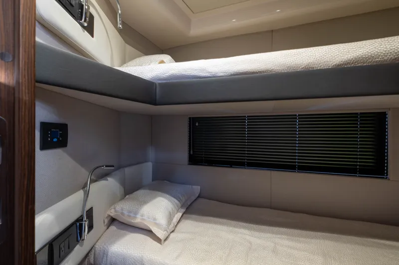 Slide: The Image of Azimut 50 FLY 2018 - 28