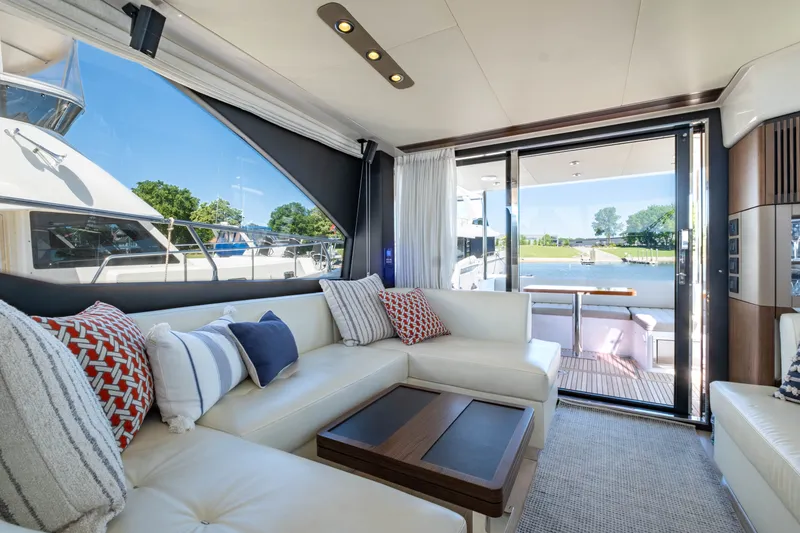 Slide: The Image of Azimut 50 FLY 2018 - 17