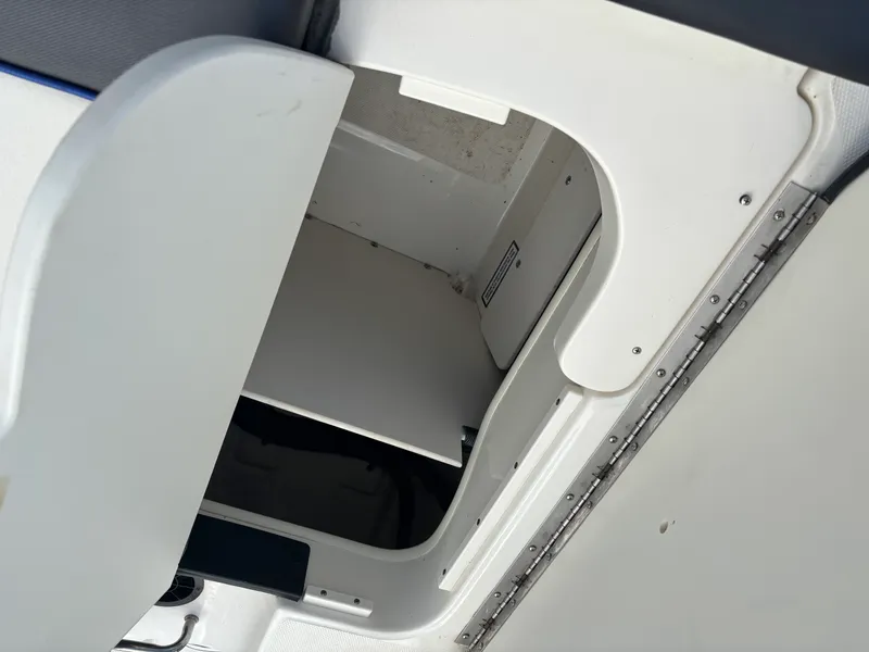 Slide: The Image of Sea Ray 205 2014 - 14