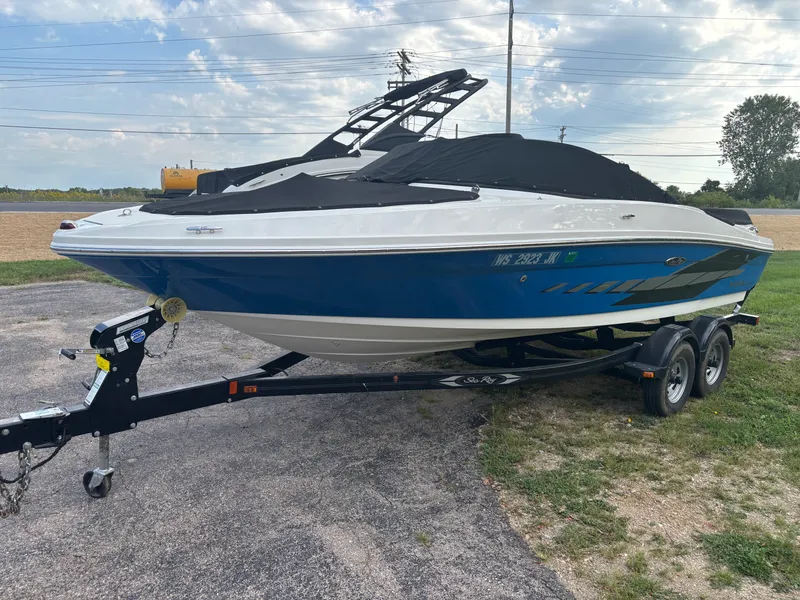 Slide: The Image of Sea Ray 205 2014 - 1