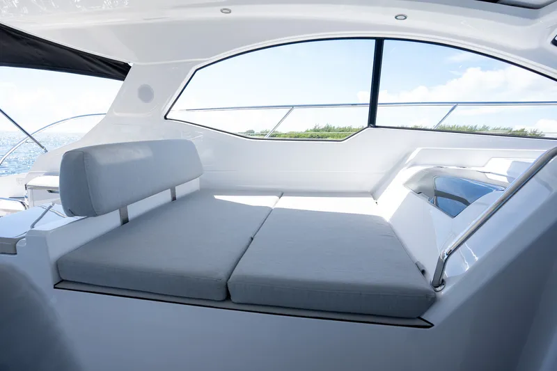 Slide: The Image of Azimut ATLANTIS 45 2025 - 47