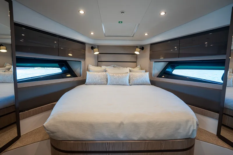 Slide: The Image of Azimut ATLANTIS 45 2025 - 17