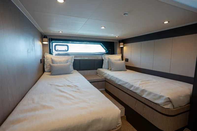 Slide: The Image of Azimut ATLANTIS 45 2025 - 23
