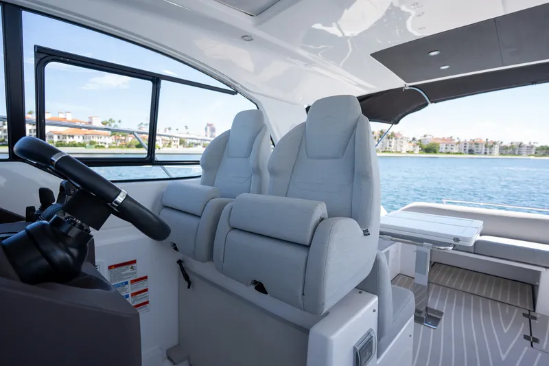 Slide: The Image of Azimut ATLANTIS 45 2025 - 48