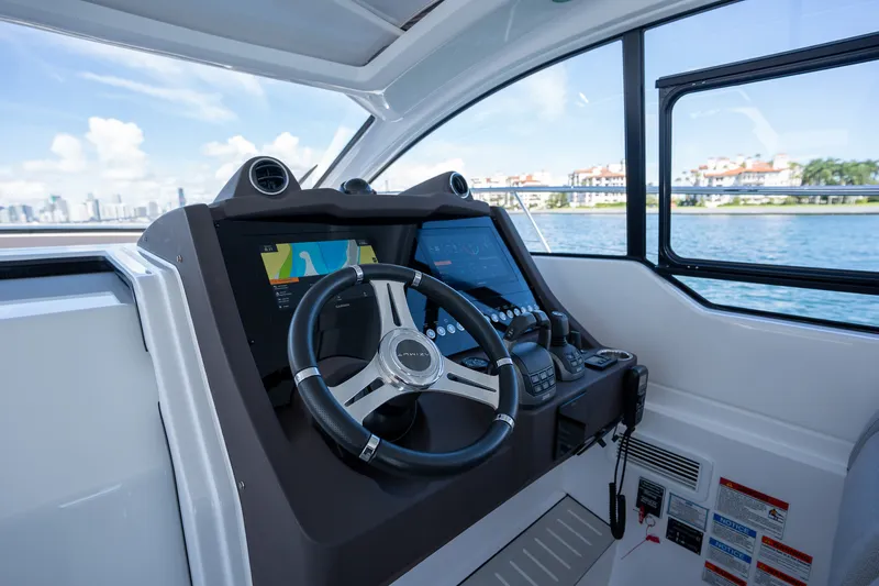 Slide: The Image of Azimut ATLANTIS 45 2025 - 37