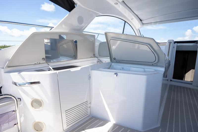Slide: The Image of Azimut ATLANTIS 45 2025 - 51