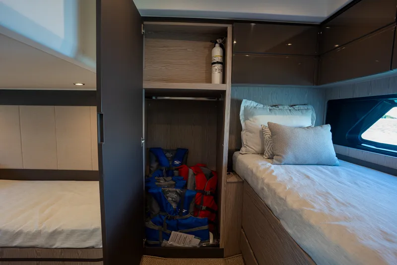 Slide: The Image of Azimut ATLANTIS 45 2025 - 26