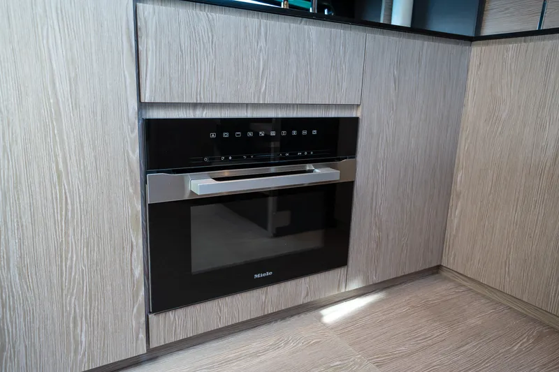 Slide: The Image of Azimut ATLANTIS 45 2025 - 30