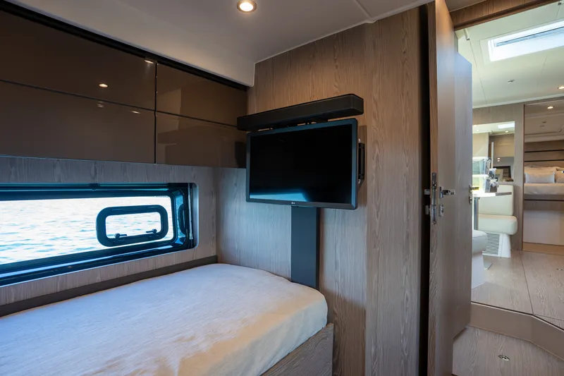 Slide: The Image of Azimut ATLANTIS 45 2025 - 25
