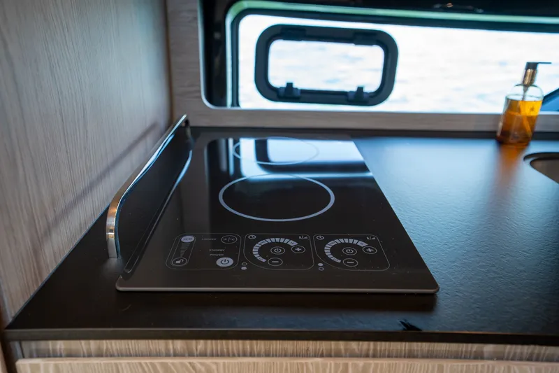 Slide: The Image of Azimut ATLANTIS 45 2025 - 31
