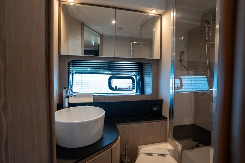 Slide: The Image of Azimut ATLANTIS 45 2025 - 18