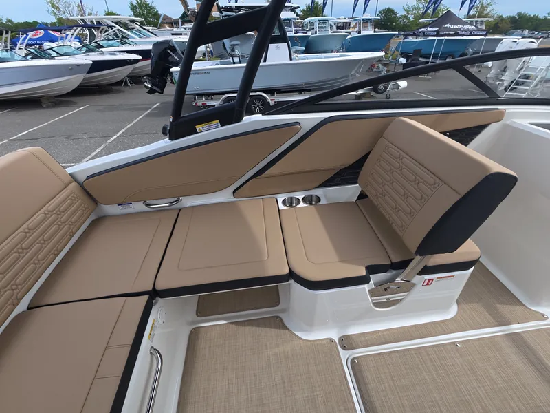 Slide: The Image of Sea Ray SPX 210 Outboard 2027 - 8