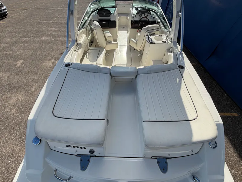Slide: The Image of Sea Ray 250 SLX 2007 - 6