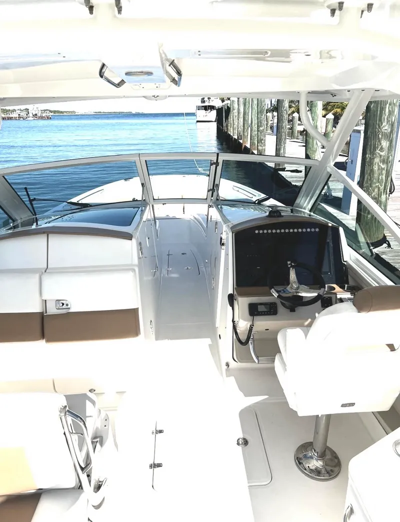Slide: The Image of Boston Whaler 320 VANTAGE 2016 - 7