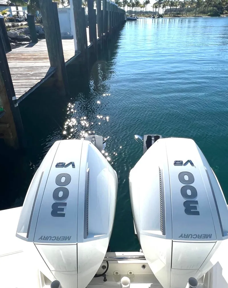 Slide: The Image of Boston Whaler 320 VANTAGE 2016 - 29