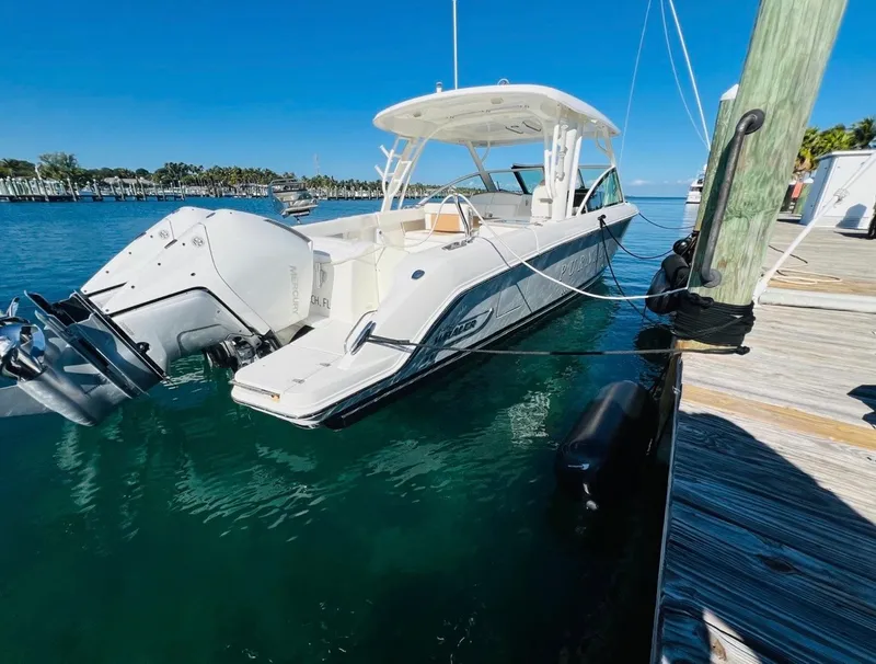 Slide: The Image of Boston Whaler 320 VANTAGE 2016 - 2