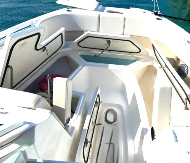 Slide: The Image of Boston Whaler 320 VANTAGE 2016 - 6