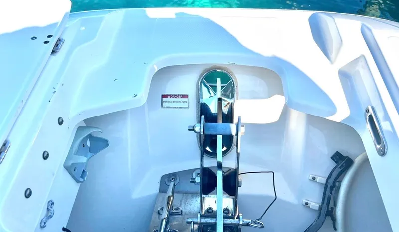 Slide: The Image of Boston Whaler 320 VANTAGE 2016 - 26