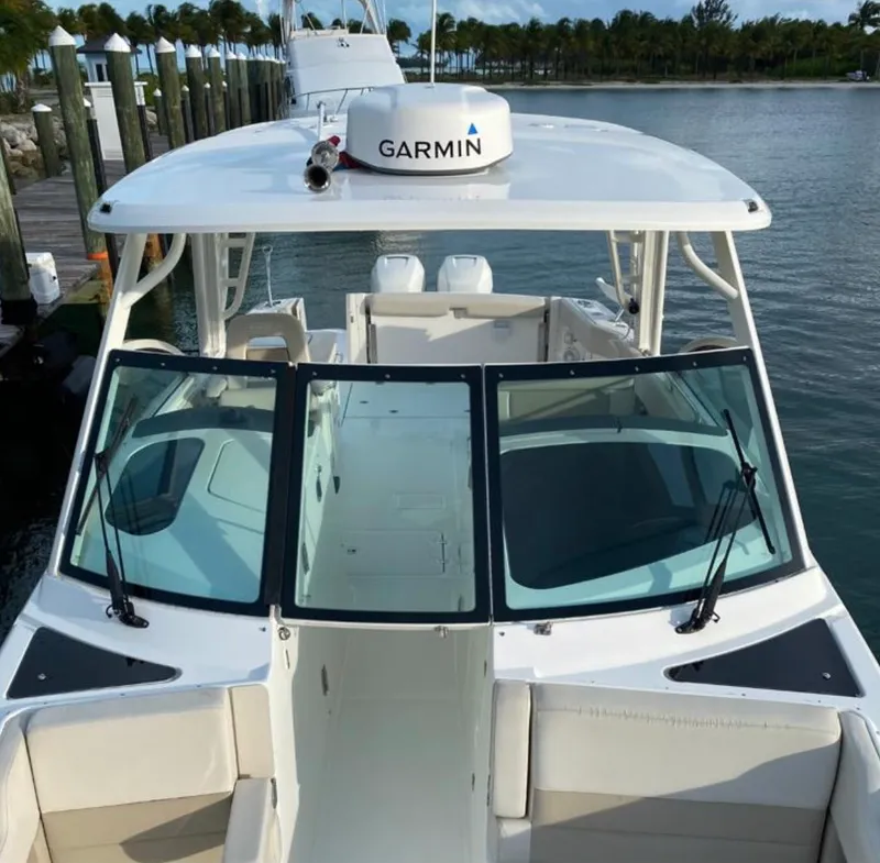 Slide: The Image of Boston Whaler 320 VANTAGE 2016 - 15