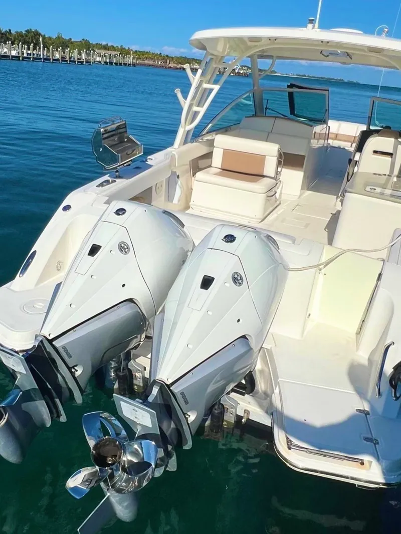 Slide: The Image of Boston Whaler 320 VANTAGE 2016 - 30