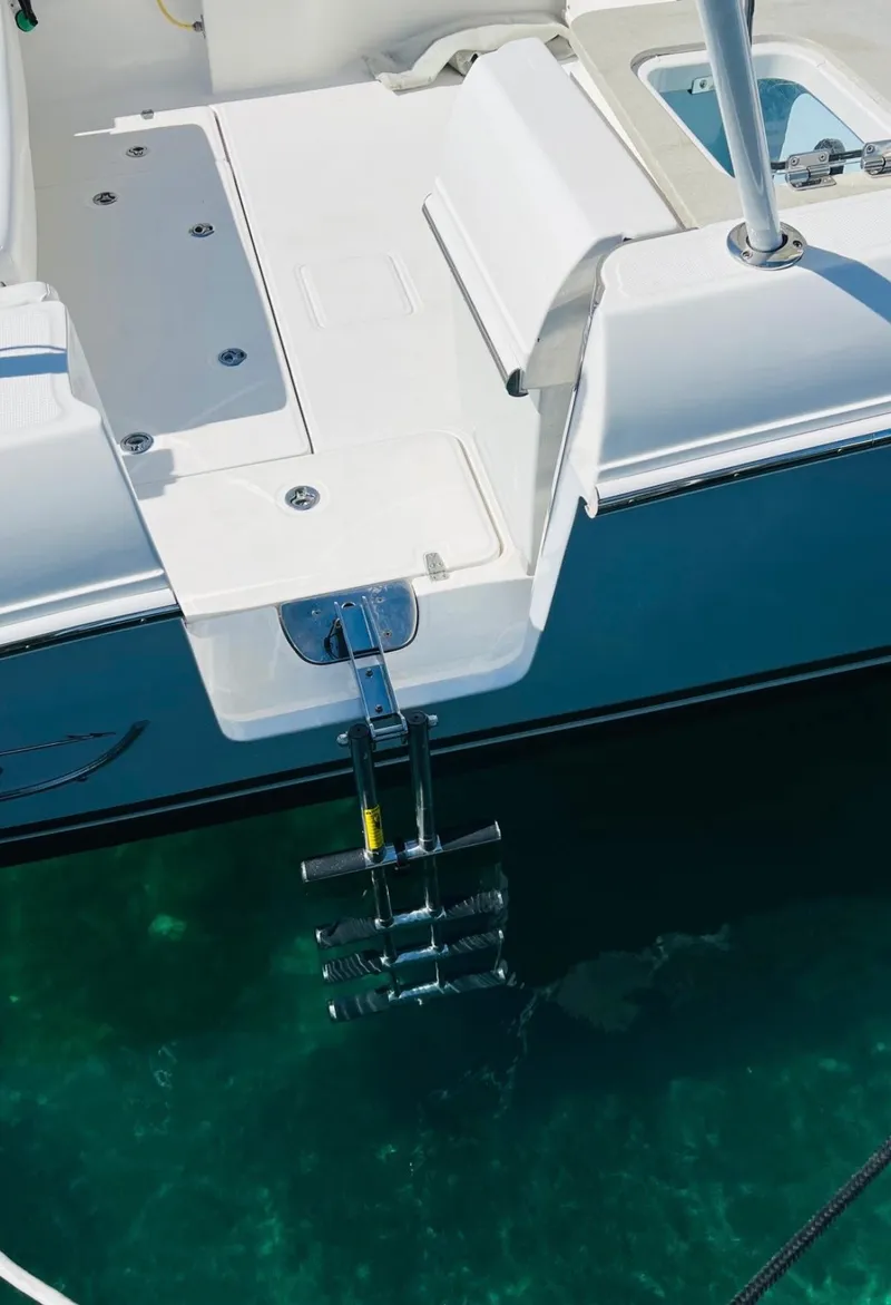 Slide: The Image of Boston Whaler 320 VANTAGE 2016 - 28