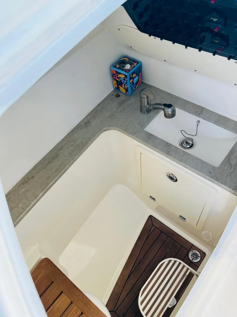 Slide: The Image of Boston Whaler 320 VANTAGE 2016 - 17