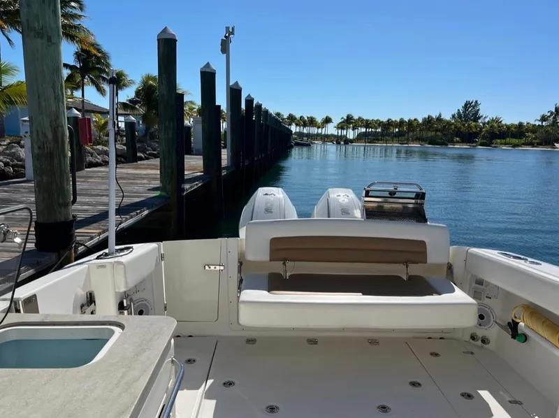 Slide: The Image of Boston Whaler 320 VANTAGE 2016 - 13