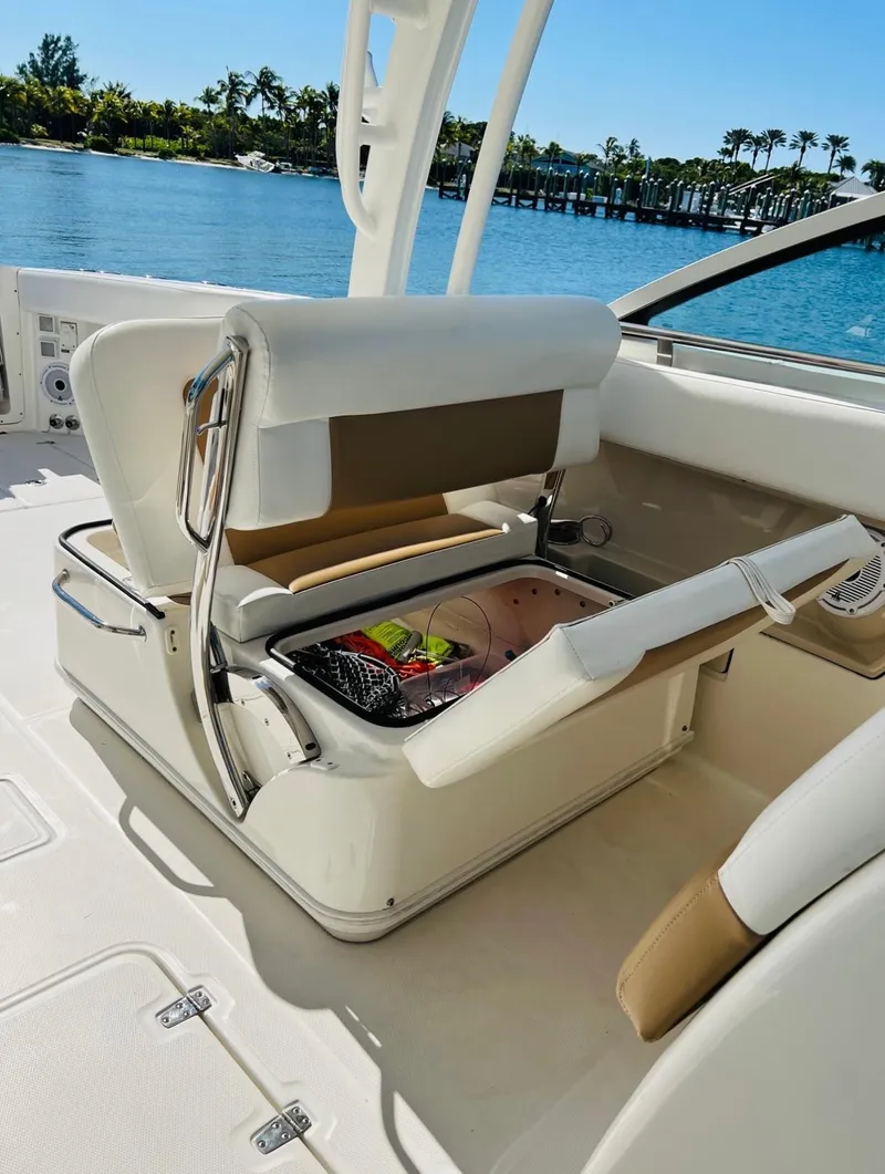 Slide: The Image of Boston Whaler 320 VANTAGE 2016 - 11