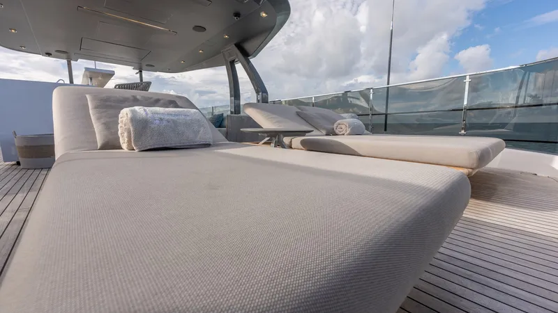 Slide: The Image of Custom Navetta 33 2023 - 38