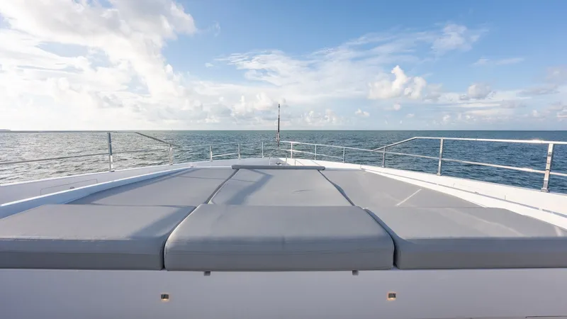 Slide: The Image of Custom Navetta 33 2023 - 22