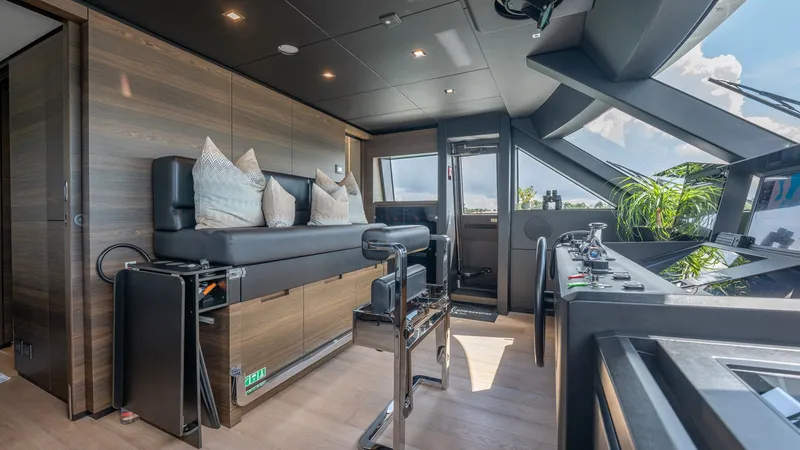 Slide: The Image of Custom Navetta 33 2023 - 80