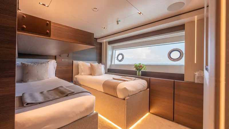 Slide: The Image of Custom Navetta 33 2023 - 88