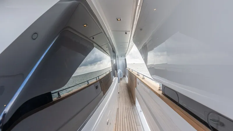 Slide: The Image of Custom Navetta 33 2023 - 50
